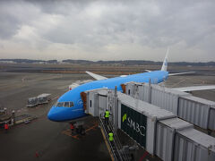 成田に到着します。（B777-200）