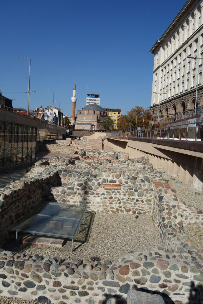 西門とローマ税関跡