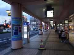 １階には宮崎交通のバスセンターがある。
現在は、宮交シティのテナントのひとつとして宮崎交通が入っている形。

宮崎空港からここまで、電車の本数より路線バスの本数の方が多い。
が、どういうわけかうまい時間にバスがなくて、結果的に往復とも電車となった。