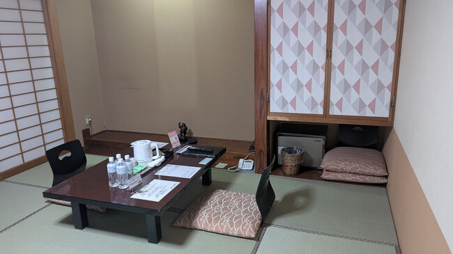 部屋は、ごく普通の十畳の和室でした。