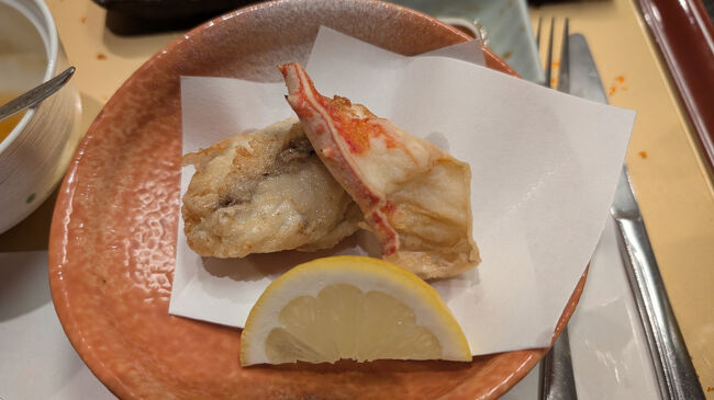 そして、フグとタラバガニの唐揚げです。どちらも鮮度が良いので、絶品です。