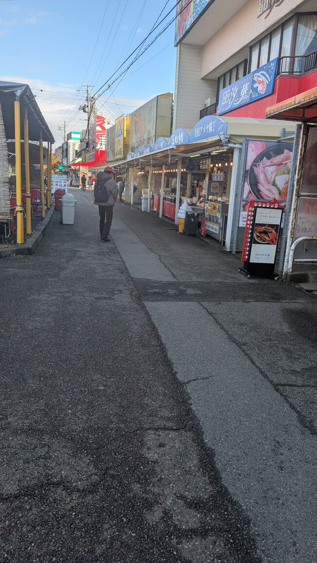 この後、この通りは観光バスで訪問した御客でいっぱいになりました。