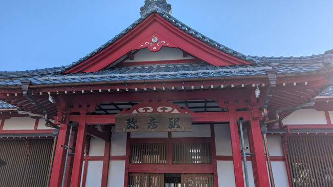 弥彦駅はとてもレトロな駅でした。大正五年に、越後一ノ宮である弥彦神社に参拝するために作られた駅です。