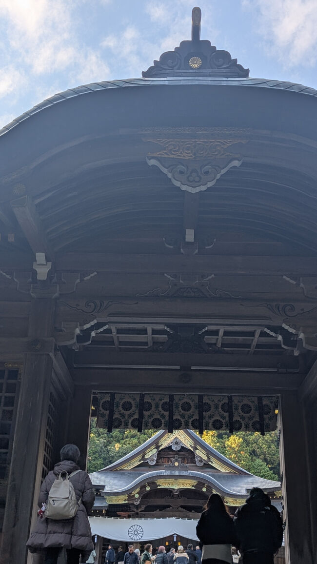 弥彦神社の参拝の作法は、二礼四拍手一礼です。出雲大社と同じです。とても大きなパワーを頂いたような気分になりました。