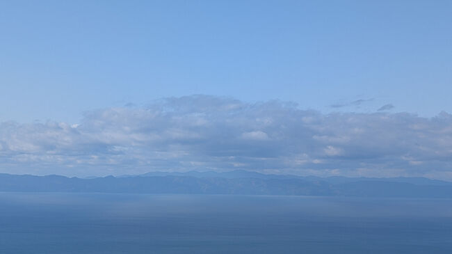 天気が良かったら佐渡島まで行ってみてもいいねと4人で話していたんですが、フェリーが廃止された為、その計画は無くなりました。