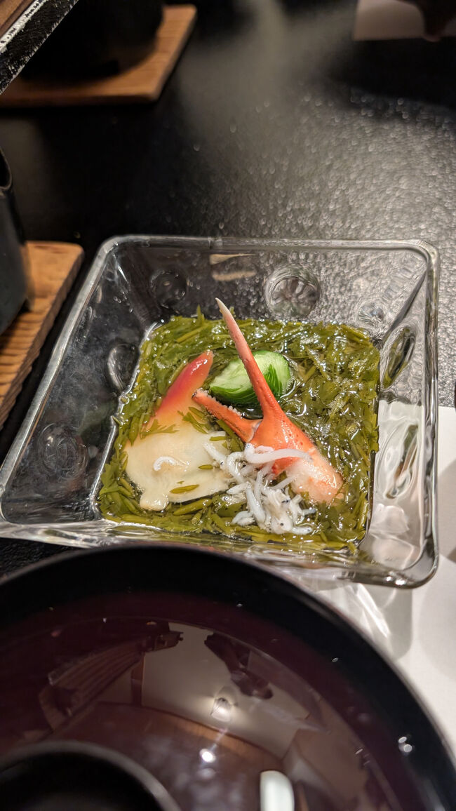 佐渡ながもは、アカモクの1種です。蟹と北寄貝の入った三杯酢も美味しくいただきました。