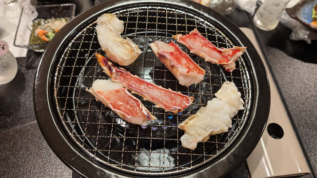 タラバガニは今夜は焼きでいただきます。茹でと焼きでは味が違います。