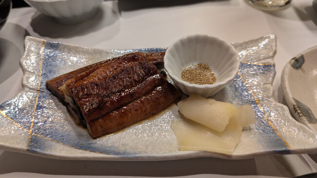 なぜか鰻の蒲焼も出ました。鰻の蒲焼は、炊き立ての釜炊きご飯でとても美味しくいただきました。