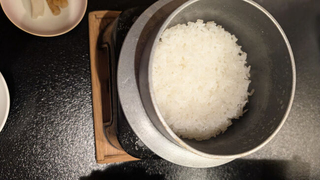 新潟の長岡産のお米も、魚沼産と比較しても、遜色無いぐらい甘みと粘りがあり、美味しかったです。