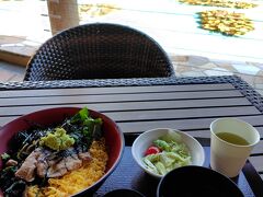 見学前に早めの昼食にします、
カフェドジヴェルニーにて、