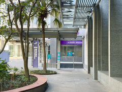 電車で台南に向かいます
地下鉄の駅は
ホテル出て右向いたらすぐありました

A14a 機場旅館駅