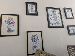 昼食の時間に成り何か食べようとしましたが結局入らず。
途中で探しながらプラプラ歩いて戻ると結果、ホテルに到着です。
暑いのパパスカフェのエアコンルームに入ります。

