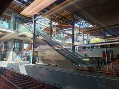 Bern駅。工事中で新しいホームを作っていました。