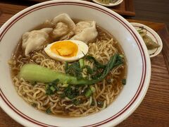 「点心ダイニング 天天」さんで。

ダンナさんはジャジャン麺と点心のセット（1,580円）を、やっちまはワンタン麺と点心のセット（1,680円）をいただきました。
