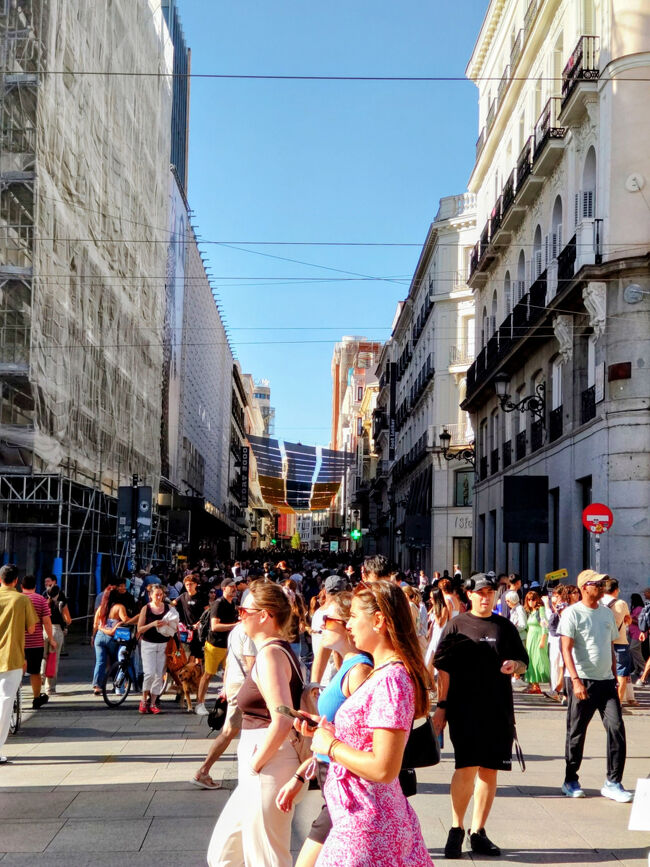 とにかく終日人の数が多い<br />イベントなども開催されていました
