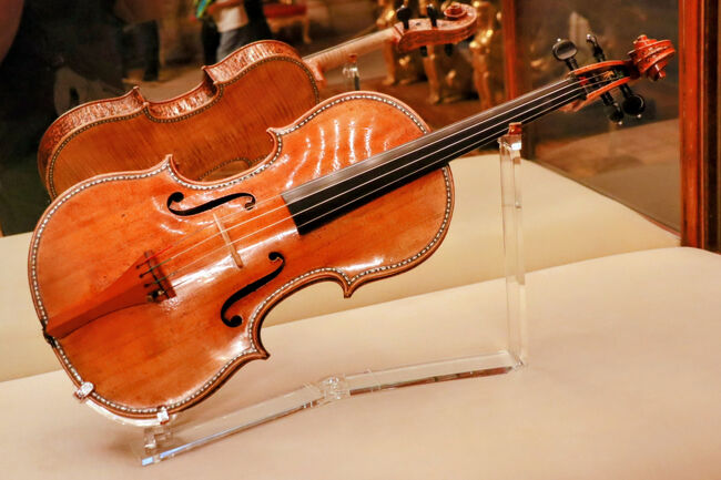 無造作に陳列されていたのは、ストラビバリウス￥￥￥<br />これともうひとつありました