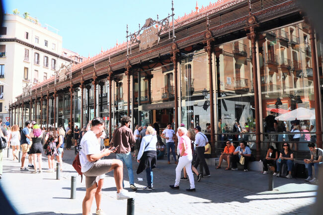 サンミゲル市場<br />なかを見学しようと思いましたが、すごい人の数で速攻諦めました