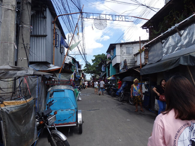 ・ハッピーランド　<br /><br />Ｔａｙｕｍａｎ駅から、ジプニーとトライシクルを乗り継いで２０分ほど。<br />てっきり、単純にＨＡＰＰＹ ＬＡＮＤやと思ってたら、Ｈａｐｉｌａｎてゆうタガログ語で「ゴミ捨て場」とゆう言葉をもじって名付けられたんやとか（諸説あり）。<br />