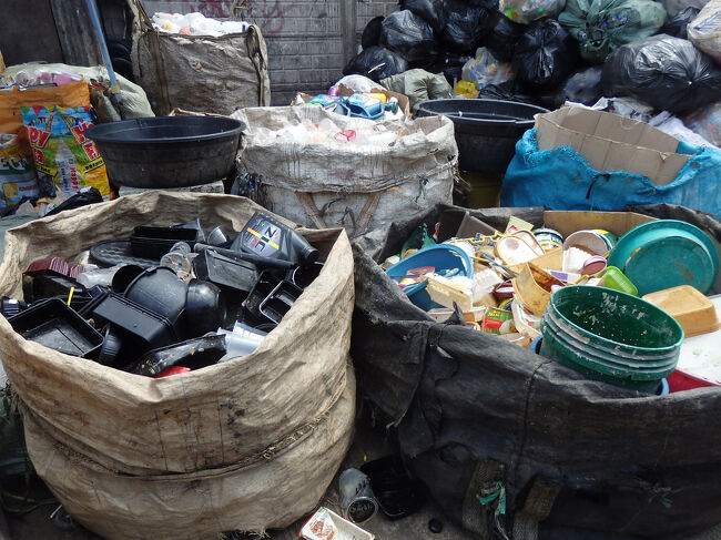 ・ハッピーランド　<br /><br />プラスチックやろか。<br />