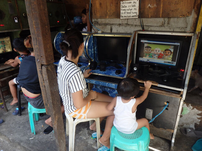 ・ハッピーランド　<br /><br />インターネット屋。<br />３分で５ペソなんやとか。<br />