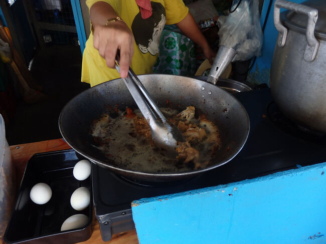 ・ハッピーランド　<br /><br />調理してるパグパグ。<br />