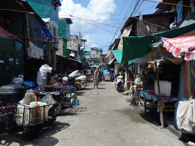 ・ハッピーランド　<br /><br />もっと凄いとこなんかと思っててんけど、案外普通なとこやった。<br />思ったよりも全然汚くなかったし、臭くもなかったし。<br />雨が降ってへんくて乾燥してたからかもしれんけどね、雨が降ったら全然違う気はするし。<br />