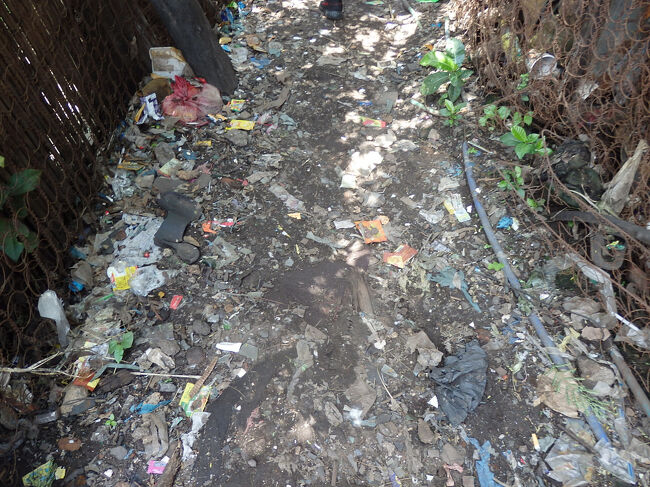 ・スモーキーマウンテン　<br /><br />この辺はゴミ撤去に来てないんか、けっこうゴミが残ってた。<br />