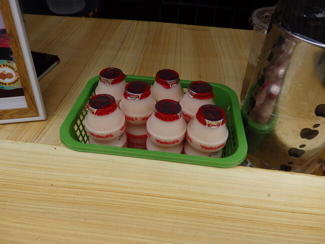 ・スモーキーマウンテン　<br /><br />ヤクルト！！<br />１本１２ペソ、売店で売ってた。<br />ちょっと確認してみると、フィリピンでヤクルトが販売されたんは１９７８年からなんやとか。<br />そんな昔から売ってるんやねー、びっくり！！<br />