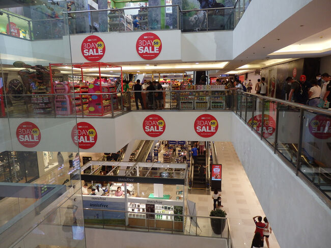 ・ＳＭマカティ　<br /><br />フィリピンの主要都市に展開する、全国チェーンの大型デパートなんやとか。<br />