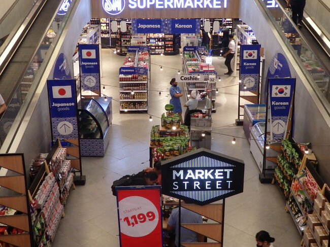 ・ＳＭマカティ　<br /><br />１階のスーパーには、日本製品と韓国製品が並んでた。<br />