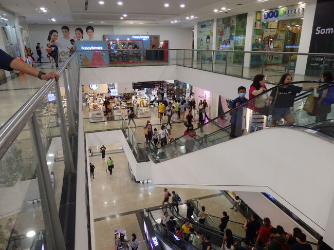 ・グロリエッタ　<br /><br />ＳＭマカティの奥にあった、更に大きなモール。<br />