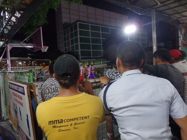 ・ＧＥＮＥＳＩＳバスターミナル　<br /><br />コートの周りに、こんな感じで観客がめっちゃいた。<br />