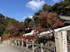 62年間で何度も通り過ぎるだけの　瀧安寺

この日は　特別拝観が出来ると案内してもらい　拝観料
500円を納めて中に入りました

特別拝観が始まったのはここ最近だとか
いい時にハイキングに来てよかった～