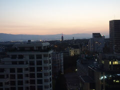 ホテルの部屋からのソフィア市街地方面の夜景