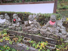 それぞれ十二支を携えています。
だから12人いるのですね。