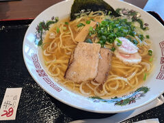 12：30
道の駅ポート赤碕でランチ。
牛骨ラーメンをいただきました。