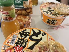 疲れすぎて今日はホテルでどん兵衛でした。
疲れたけど、参加して良かったツアーでした！

ここからは余談ですが…
いろんな国の方が参加してるから、中には時間にルーズな方たちもいて、5分前死守の私たちからしたら本当に信じられない感覚。あと、ガイドは英語だから、あんまり理解してなくて遅れた日本人おばさんもいました。
時間守らない人にストレス感じる私にはそこは合わなかったかも。事故なくツアーが終わったので一安心でした。