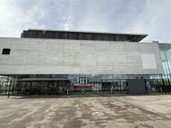 港から、車を10分ほど走らせたところにありました水族館