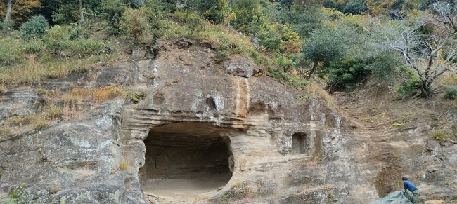 庭には天女洞（鎌倉石の岩盤に地形に応じ地質に洞をあけた）と名付けられた洞が有り<br />