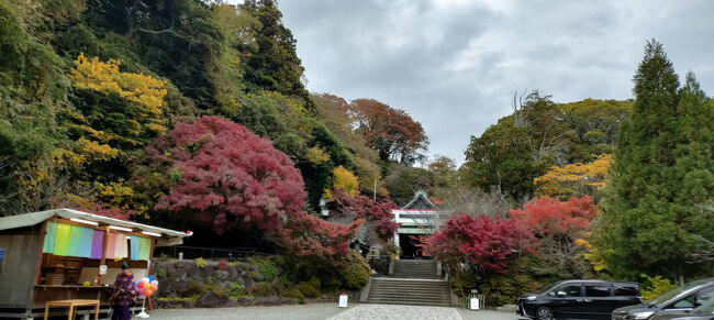 左に神主さんでしょうか？いらっしゃいました