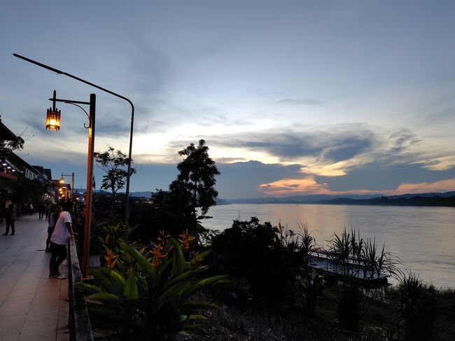 有名そうなタイ中華屋に入りましたが一人客に冷たく居づらかったので1本で退散（写真すら撮らなかったほど）。<br />次を探します。