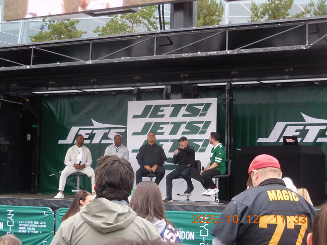 ステージでは過去にジェッツに所属していたOB選手のトークショーもやってました。今日の試合はジェッツがホームチーム扱いですので、ジェッツOBのみでしたが、一部昔聞いたことある有名な選手もいました。