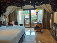 ☆AYANA＜1223号室＞

結局部屋に入れたのは2時半過ぎだった。
12時40分にホテルに着いたので2時間近く待たされた。