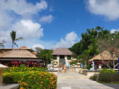 ☆AYANA

外をウロウロするも、結構暑い。

ロビー棟に戻ってきたら2回目のウエルカムドリンクを頂いた。
