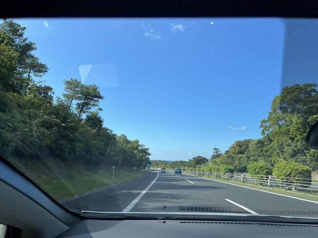 では高速道路に戻ります、安全運転で走ります<br /><br />天気が良く気温25度ぐらい<br />半袖でエアコンガンガンです笑