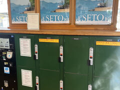 まずは尾道駅でスーツケースを預けます。JR改札の外のコインロッカーは空きなし。改札内のロッカーには空きがあったようで、夫が預けに行ってくれました。駅員さんに荷物預ける旨お伝えすれば、改札通らせてくれました。私と同じようにコインロッカー難民になっている人、多数。駅構内のロッカーの案内図をもっとわかりやすくするといいかも。