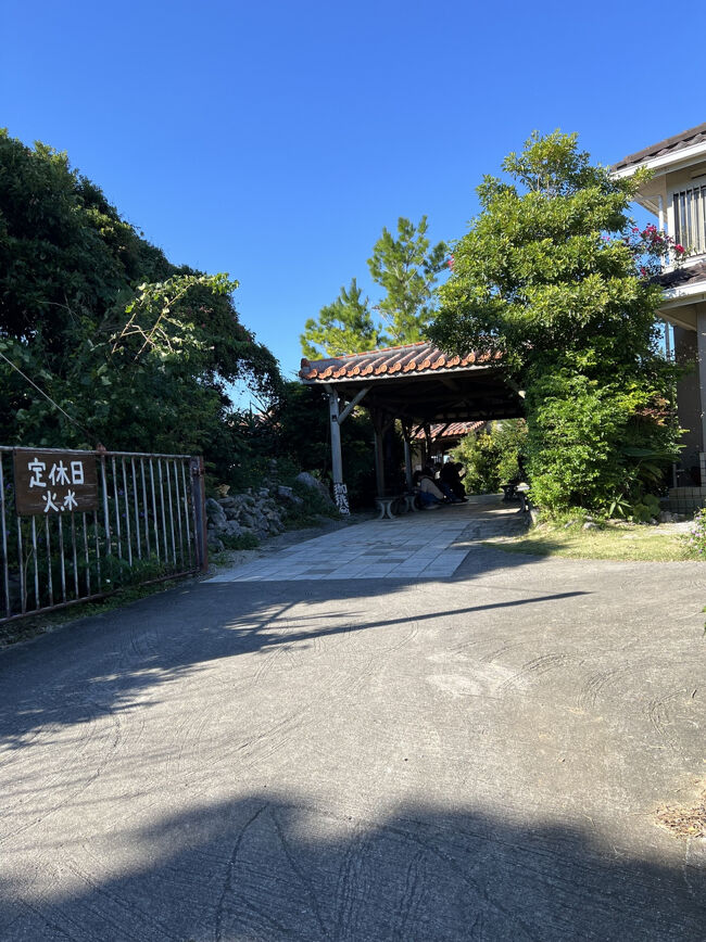 14:43<br />【ピザ喫茶　花人逢】到着<br /><br />本部町まで走らせました～<br />友達よ、お疲れ様でしたな(^｡^)<br /><br /><br />今日が祝日の月曜日<br />ここは火・水が定休日なので、どうしても本日来なきゃならなかったのだぁ～<br /><br />ちなみに山手なのでドキドキしながら登って来ましたよ～<br /><br /><br />