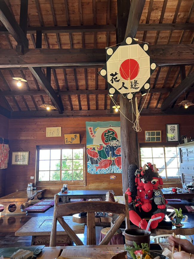 15:50<br />そんなに待たずに入店♪♪♪<br /><br />お店の方に「座敷とテーブル席どちらでも」と言われて遠慮して2人席の座敷に座ったら、「テーブルの方でいいですよ～」とお優しい言葉をいただきました(^ ^)