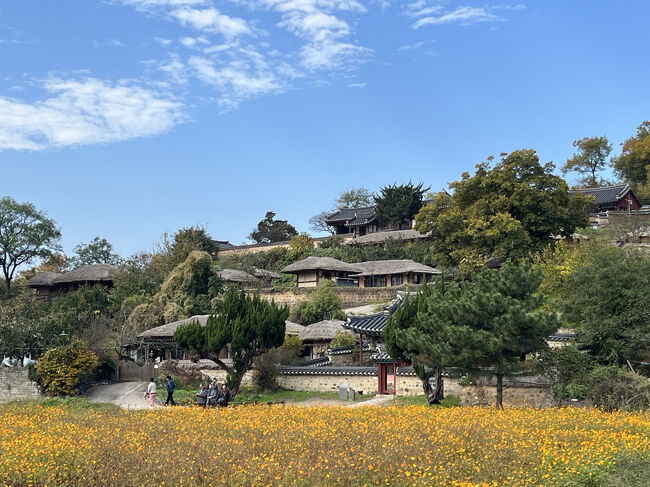 １人のんびりと歩きます<br />どこから撮っても素敵な村