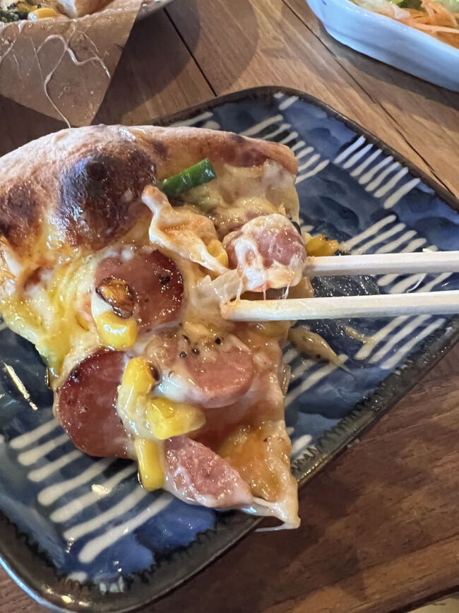 熱々のため、手で持つのはムリだった(￣∇￣)<br /><br />チーズがめちゃくちゃ入っててニンニクのパンチがスゴかったです～本当に美味しい)^o^(<br /><br />友達とシェアして<br />あっという間に食べてしまい～<br />ごちそうさまでした<br /><br />お会計は現金で支払いました